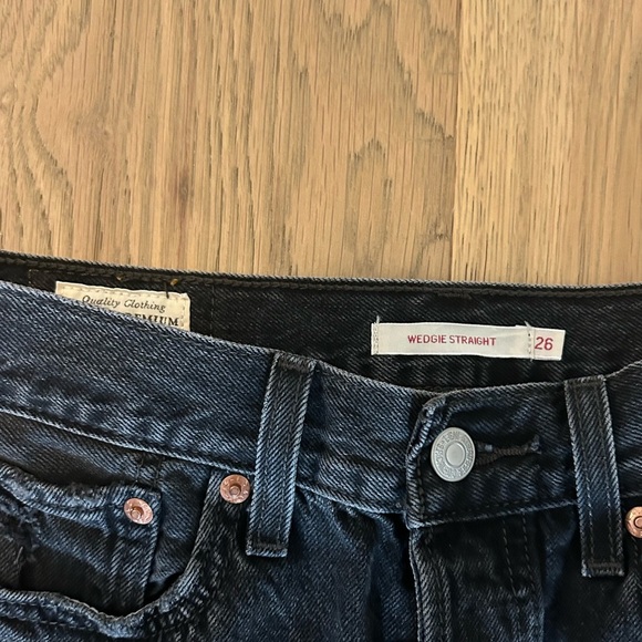 Levi’s Wedgie Straight Jeans – Black Distressed - Picture 3 of 9